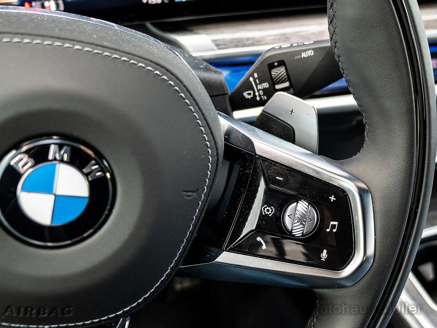 740d Limousine: Der Maßstab der Oberklasse HUD