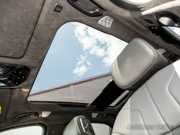 740d Limousine: Der Maßstab der Oberklasse HUD