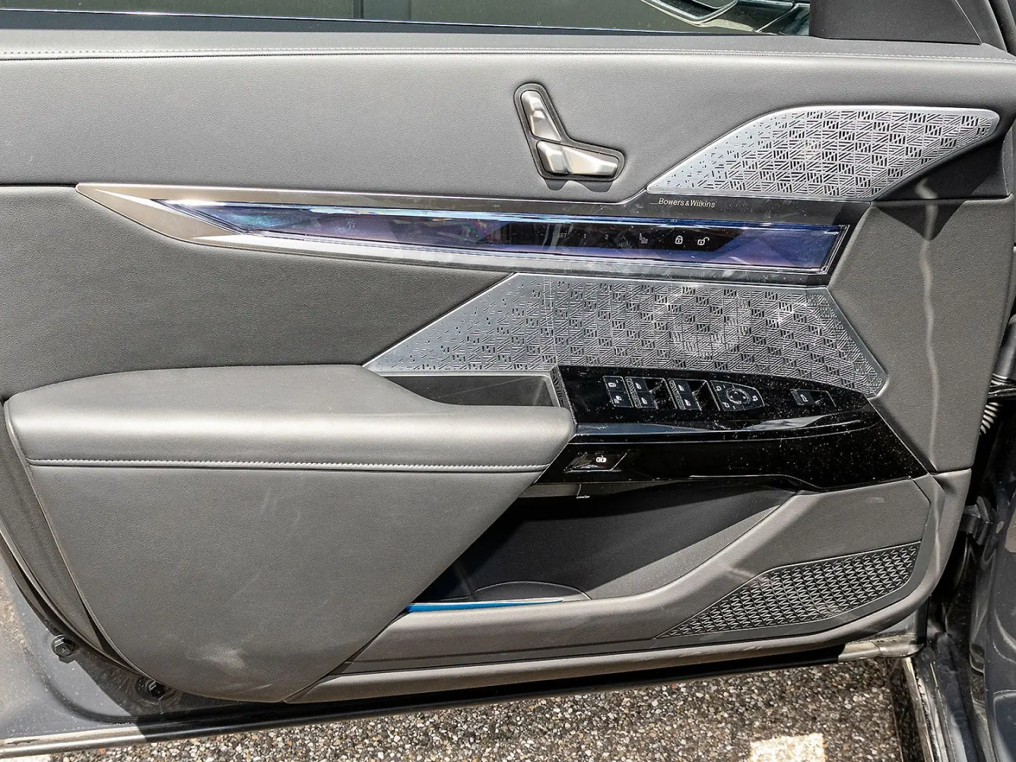 740d Limousine: Der Maßstab der Oberklasse HUD