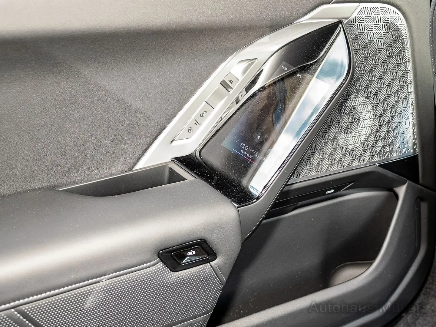 740d Limousine: Der Maßstab der Oberklasse HUD