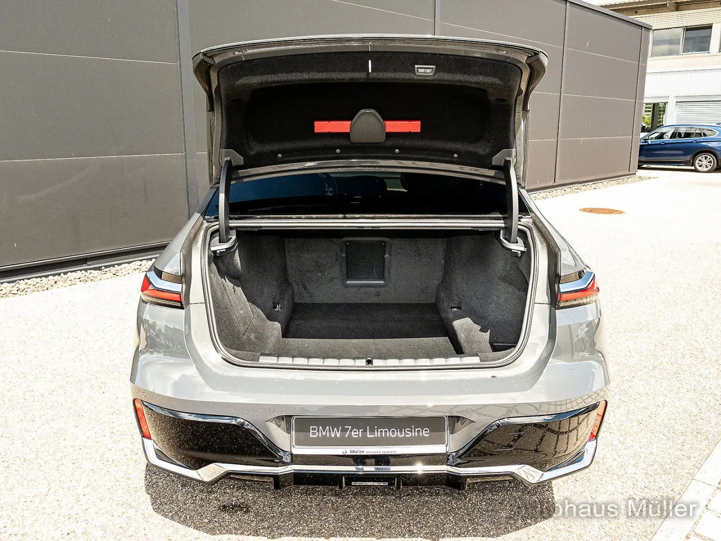 740d Limousine: Der Maßstab der Oberklasse HUD