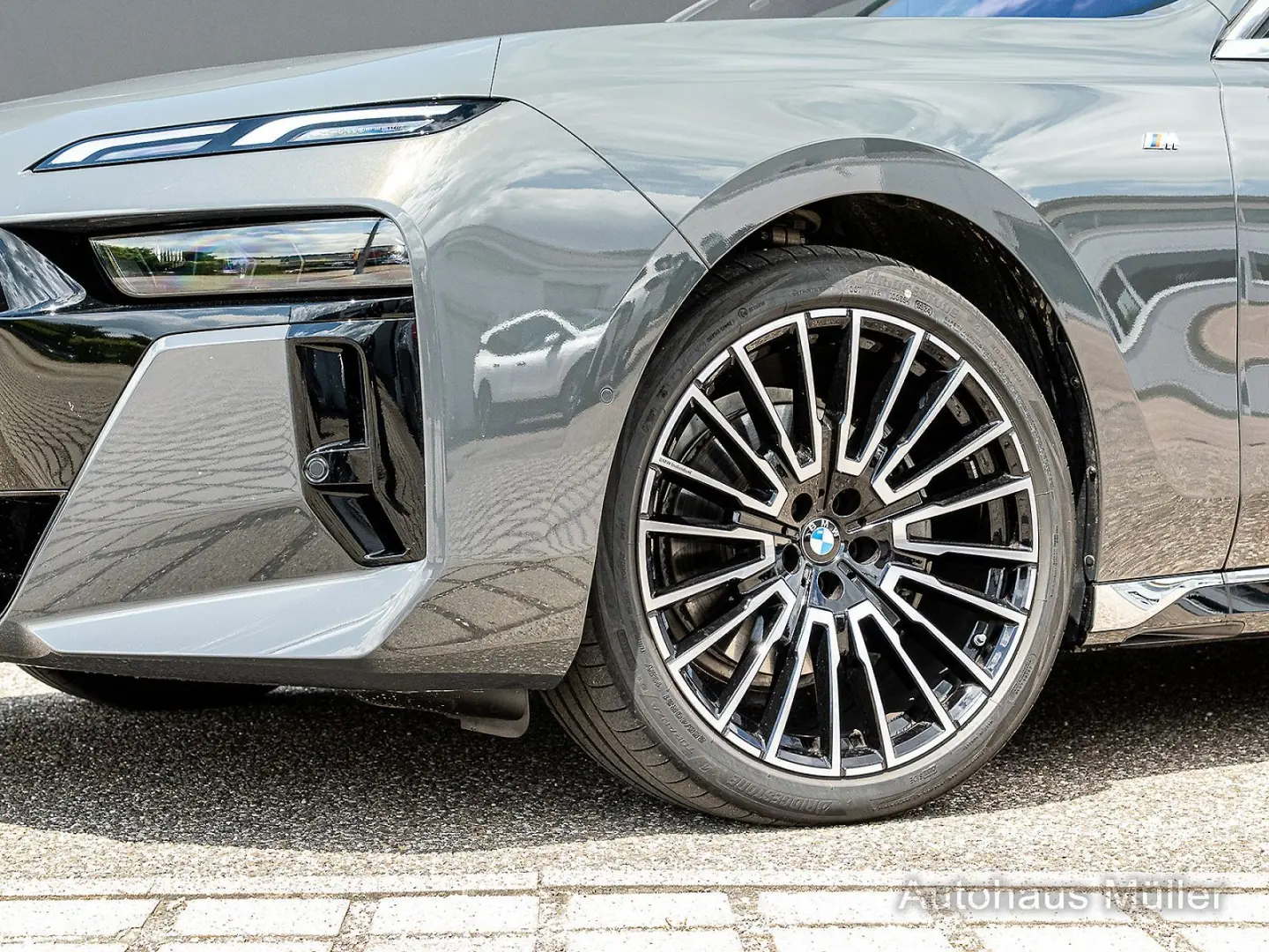 740d Limousine: Der Maßstab der Oberklasse HUD