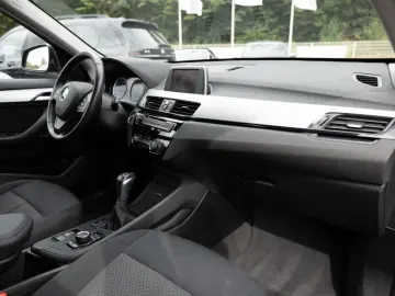 X1 xDrive 25e Advantage