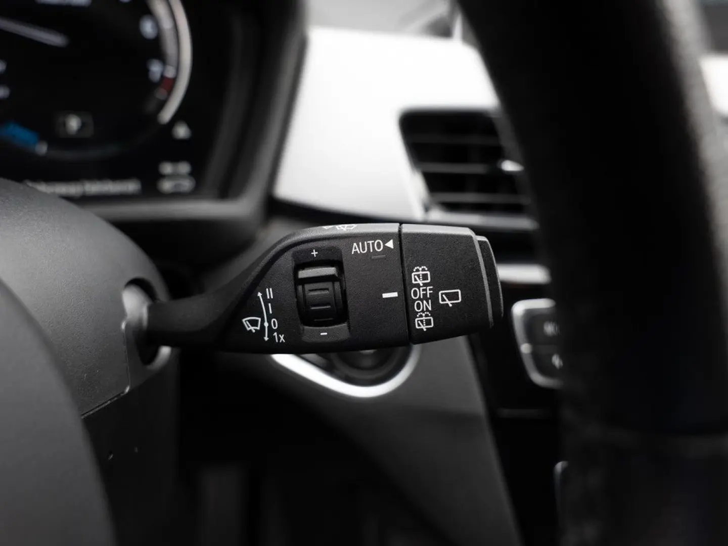 X1 xDrive 25e Advantage