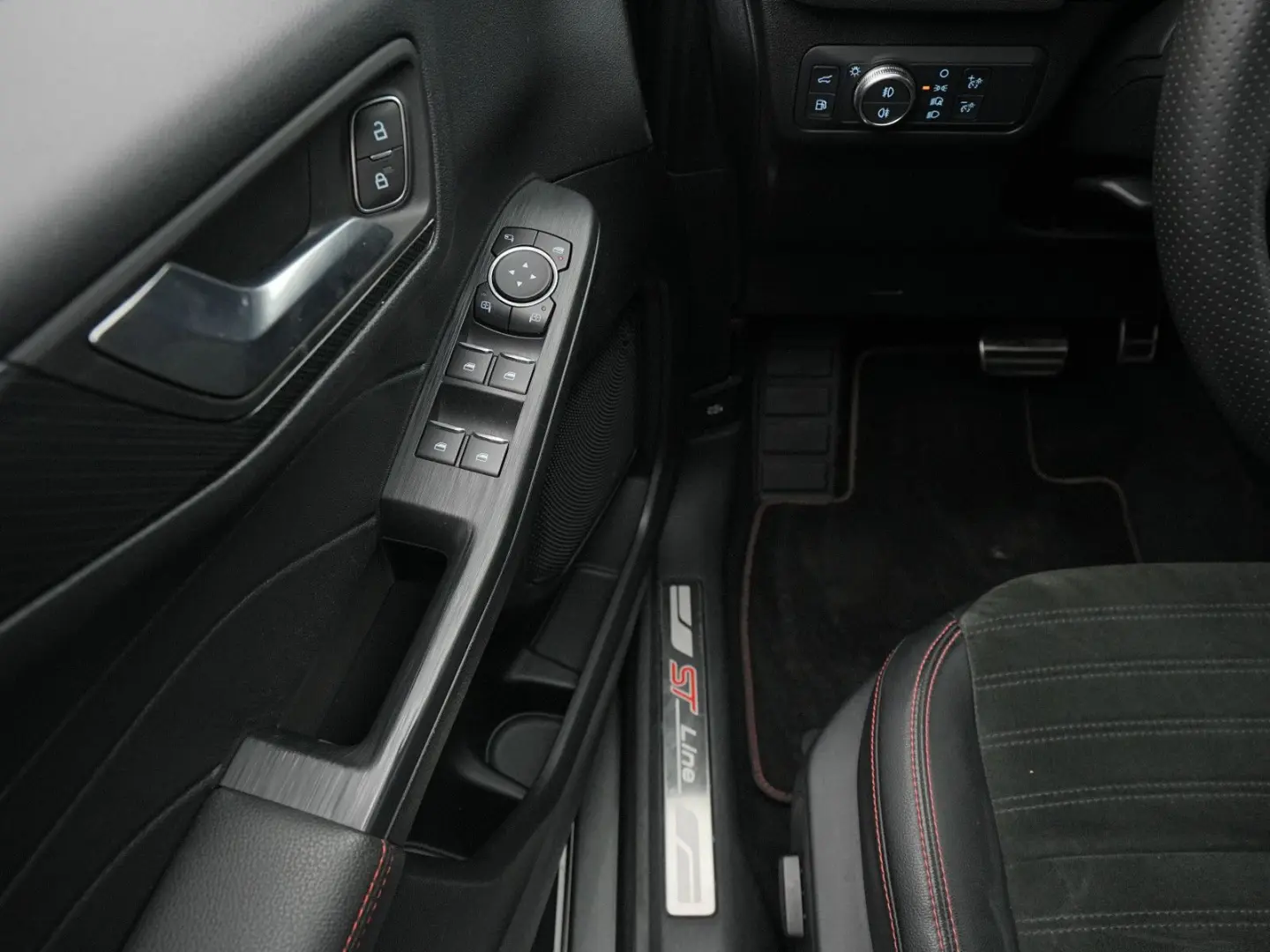 Kuga ST-Line X 224PS PHEV/Pano/Winter&Techno-P.