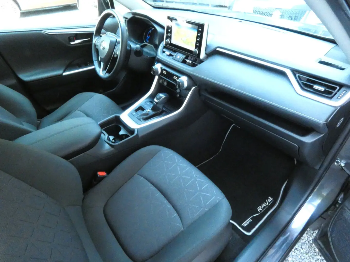 RAV 4 Hybrid 4x2 Business Edition KAMERA/LED/NAV