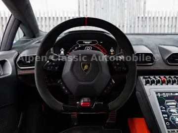Huracán STO On Stock, Lift, CarPlay