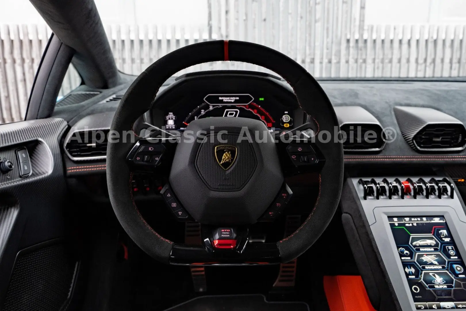 Huracán STO On Stock, Lift, CarPlay