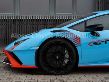 Huracán STO On Stock, Lift, CarPlay
