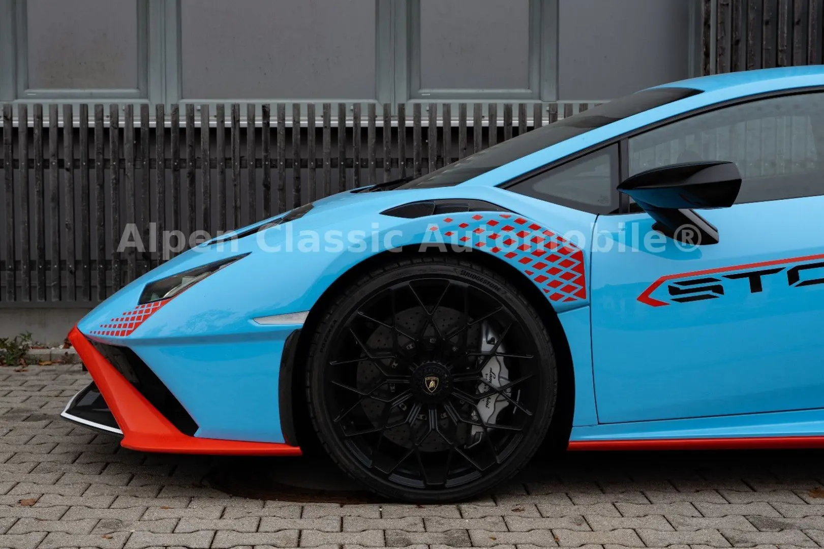 Huracán STO On Stock, Lift, CarPlay