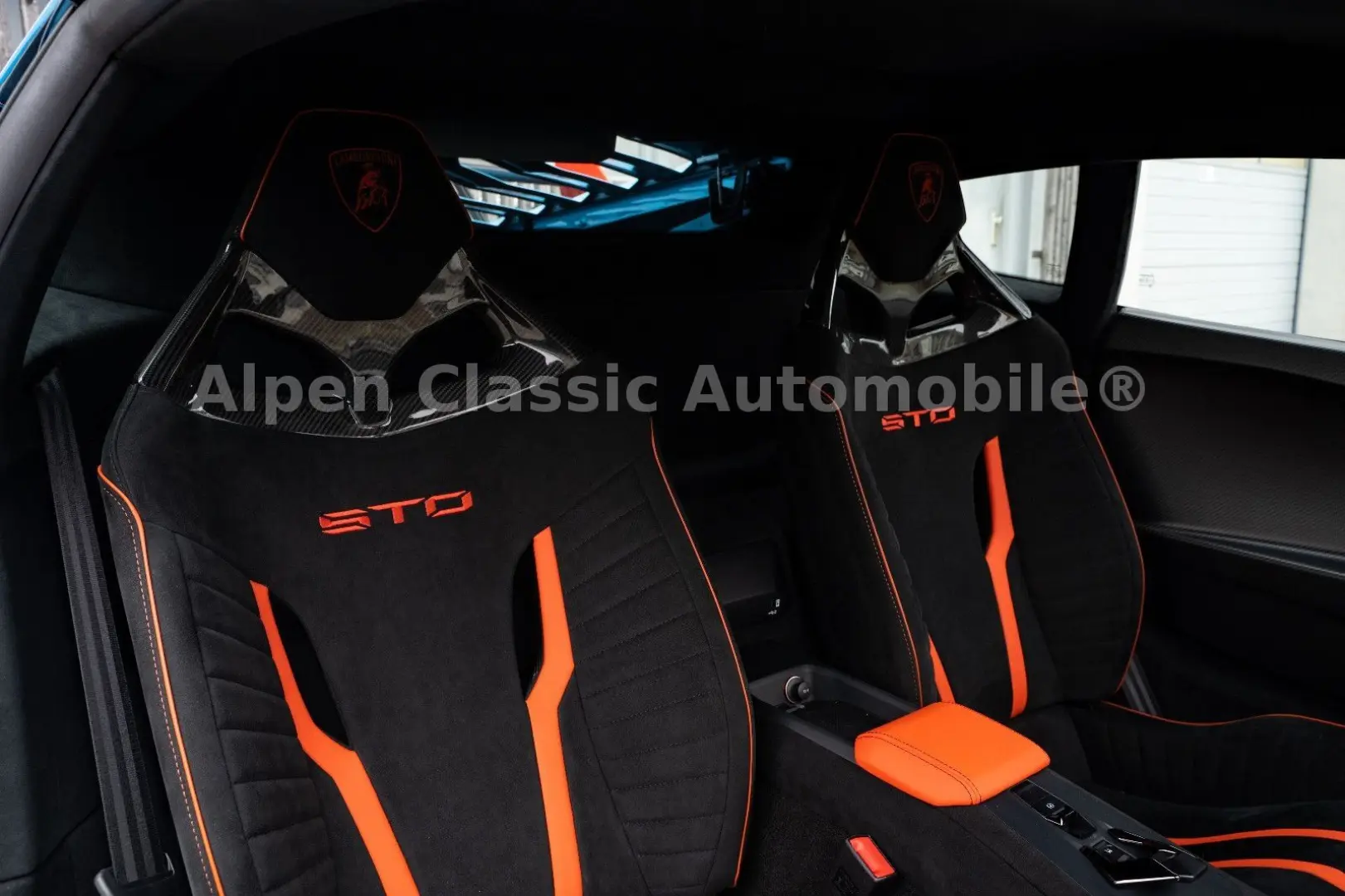 Huracán STO On Stock, Lift, CarPlay