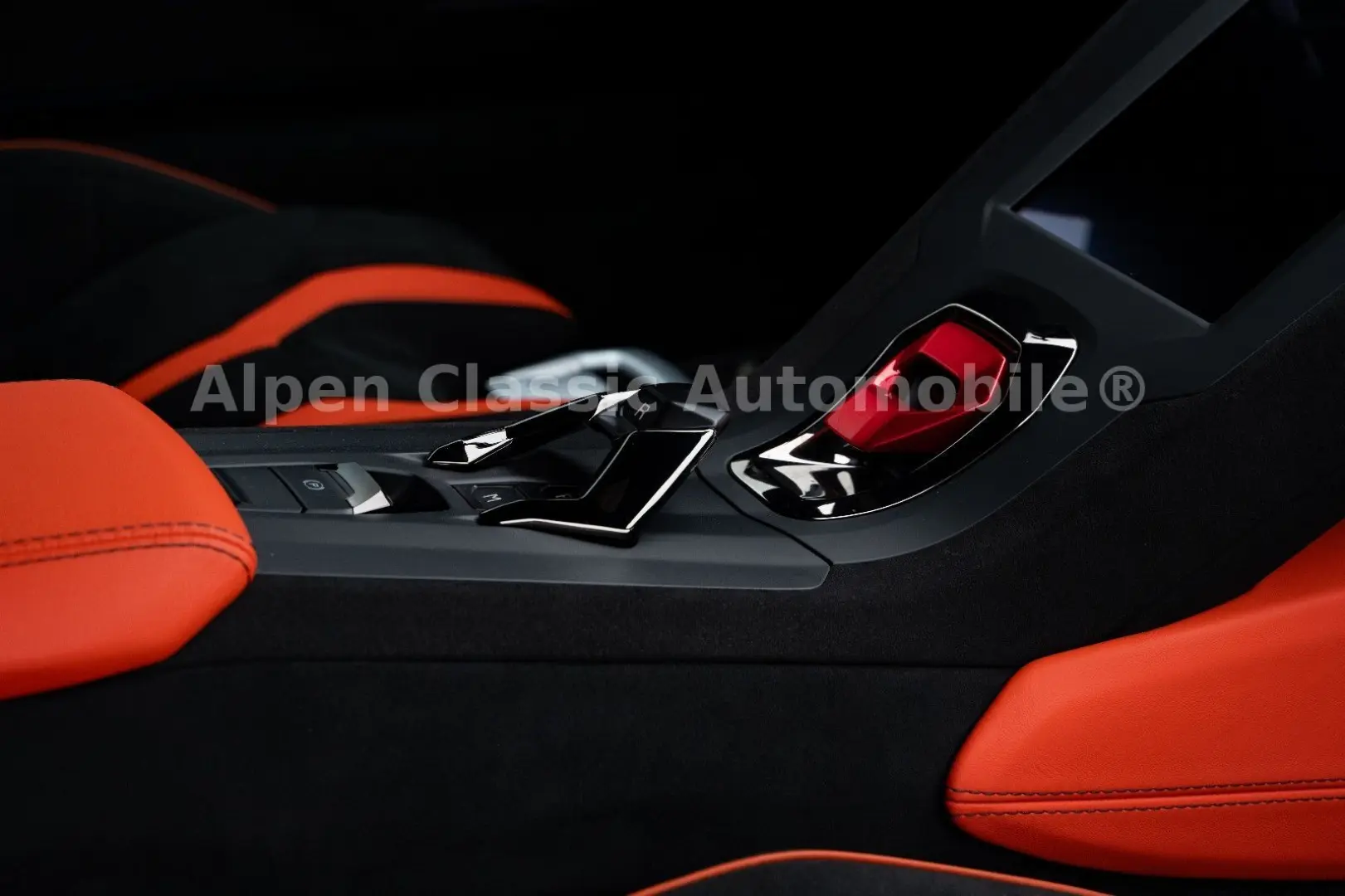 Huracán STO On Stock, Lift, CarPlay
