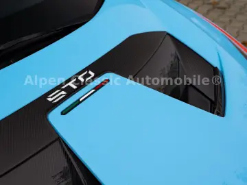 Huracán STO On Stock, Lift, CarPlay