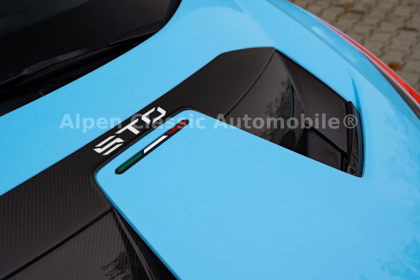 Huracán STO On Stock, Lift, CarPlay