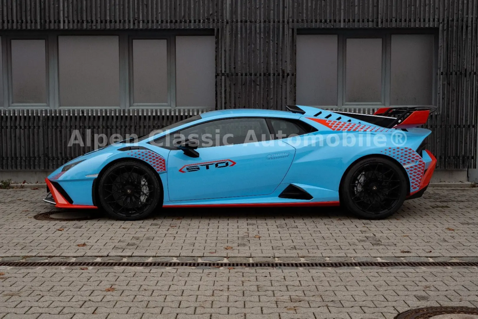 Huracán STO On Stock, Lift, CarPlay