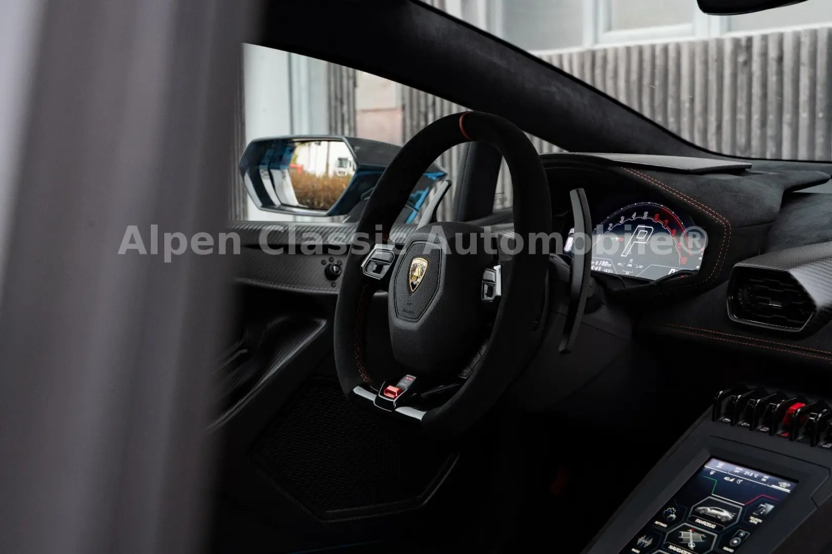 Huracán STO On Stock, Lift, CarPlay