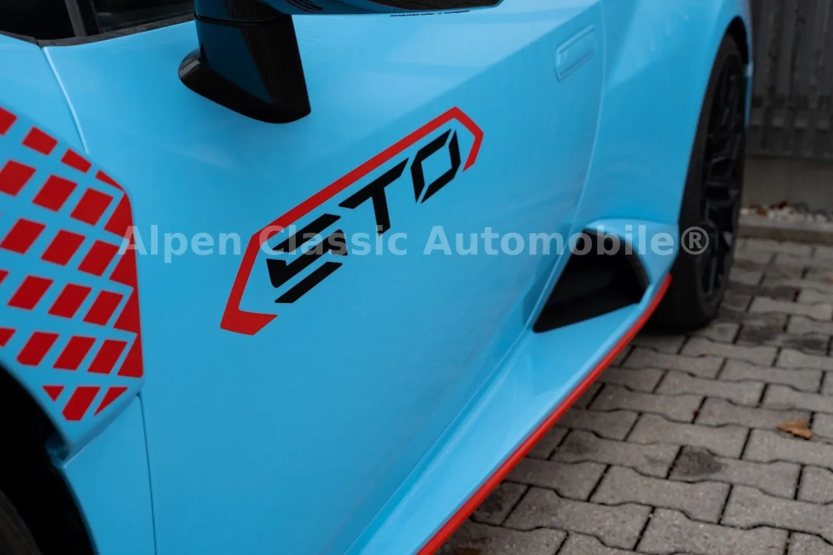 Huracán STO On Stock, Lift, CarPlay