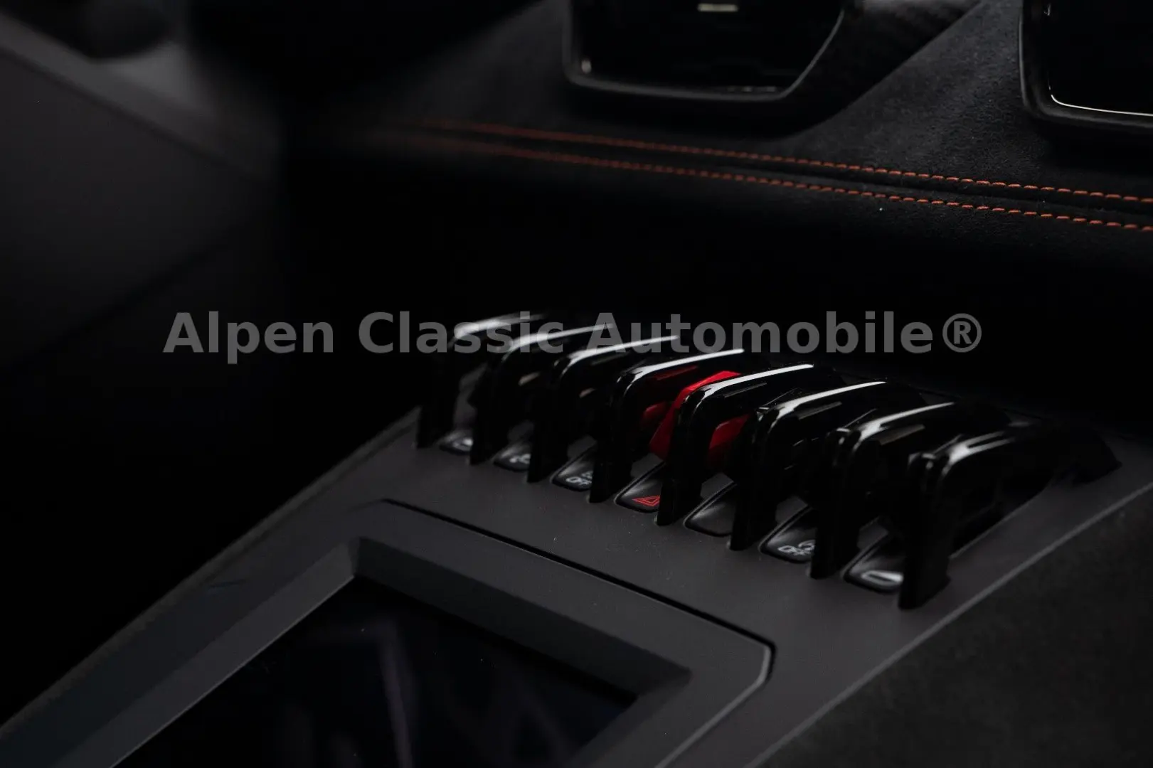 Huracán STO On Stock, Lift, CarPlay