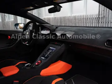 Huracán STO On Stock, Lift, CarPlay