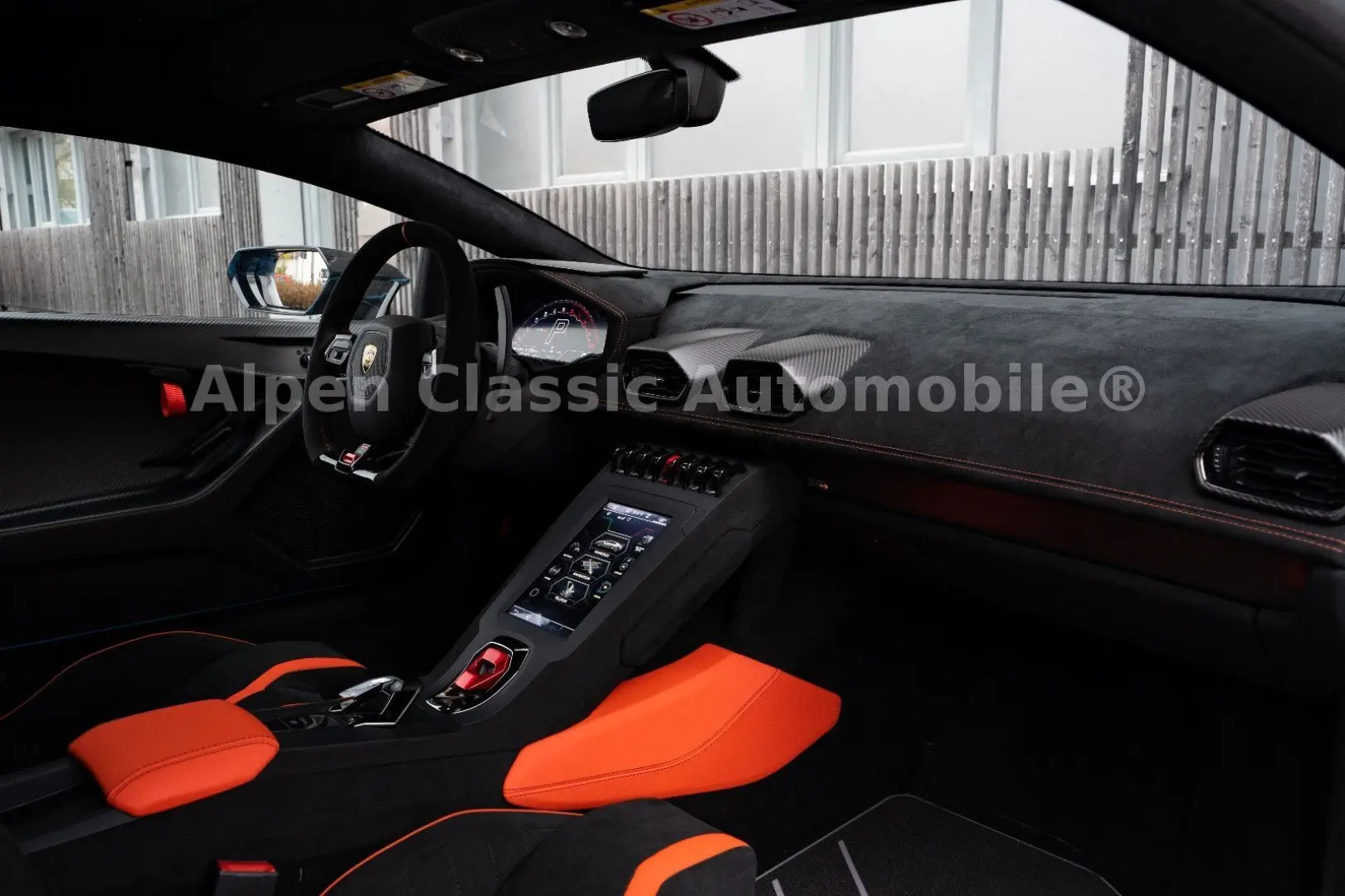 Huracán STO On Stock, Lift, CarPlay