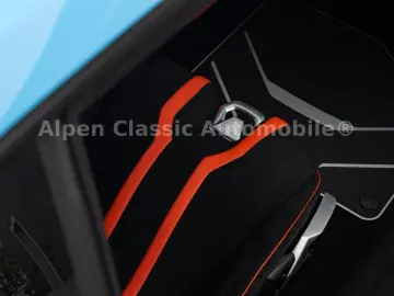 Huracán STO On Stock, Lift, CarPlay