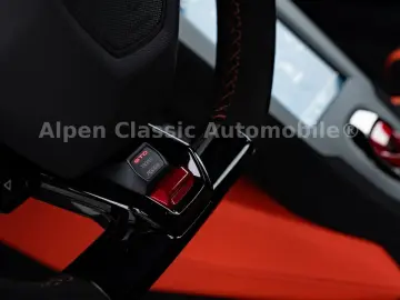 Huracán STO On Stock, Lift, CarPlay