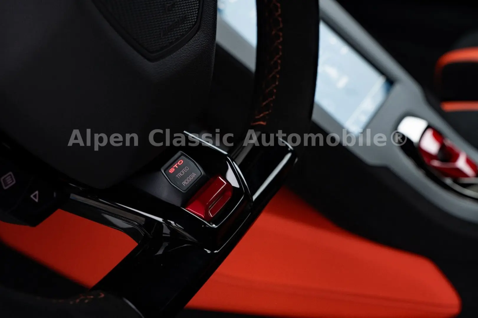 Huracán STO On Stock, Lift, CarPlay