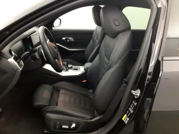 BMW Seria 3 330e xDrive M Sport