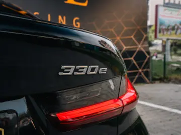 BMW Seria 3 330e xDrive M Sport