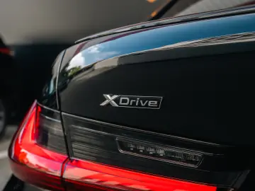 BMW Seria 3 330e xDrive M Sport