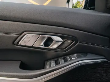 BMW Seria 3 330e xDrive M Sport