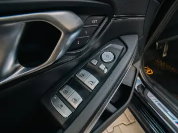 BMW Seria 3 330e xDrive M Sport