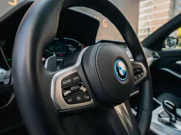 BMW Seria 3 330e xDrive M Sport