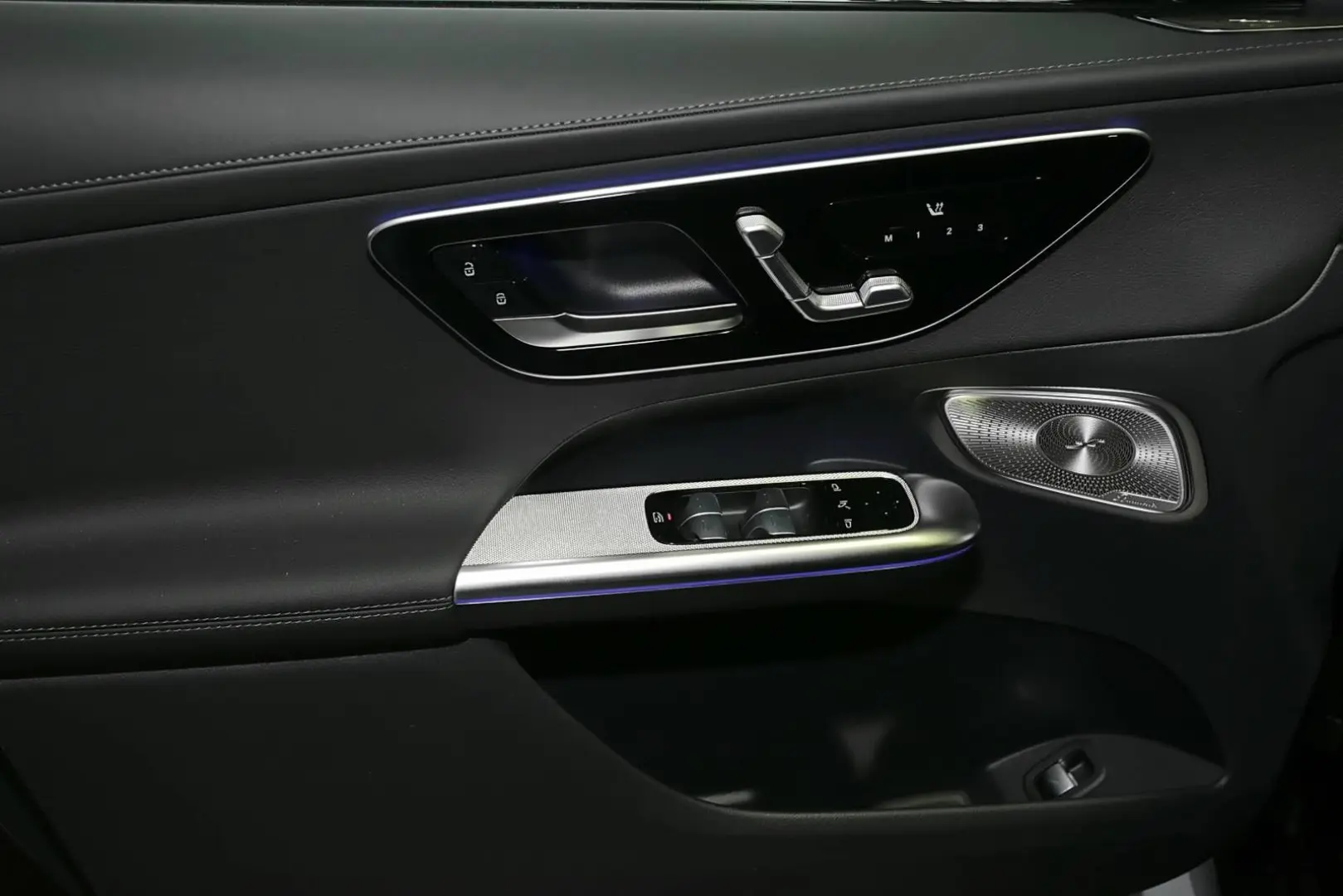 GLC 300 d 4M AMG Night+MBUX+360°+Pano+AHK+Distro