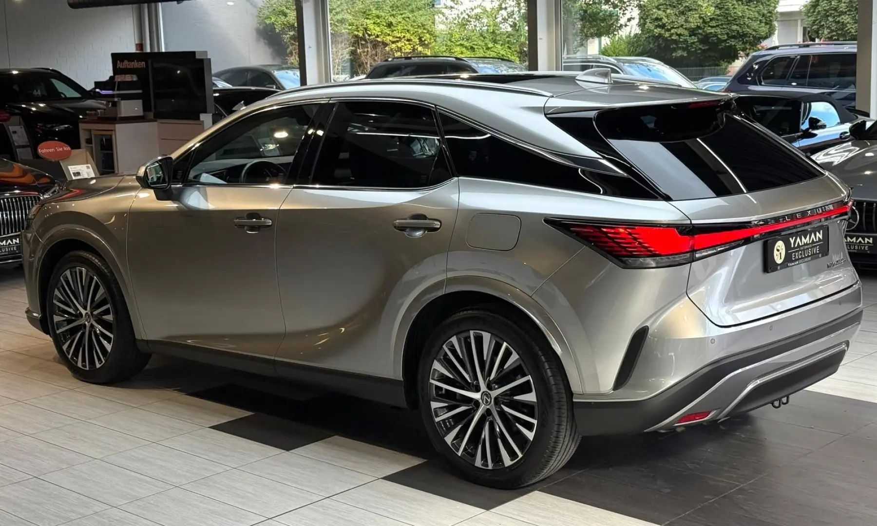 RX 450 h+ E-Four Executive