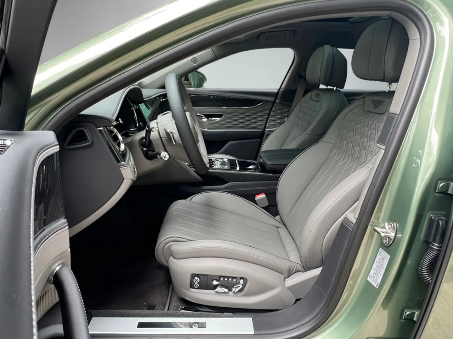 Bentley Flying Spur 6.0 W12 - Naim//TV