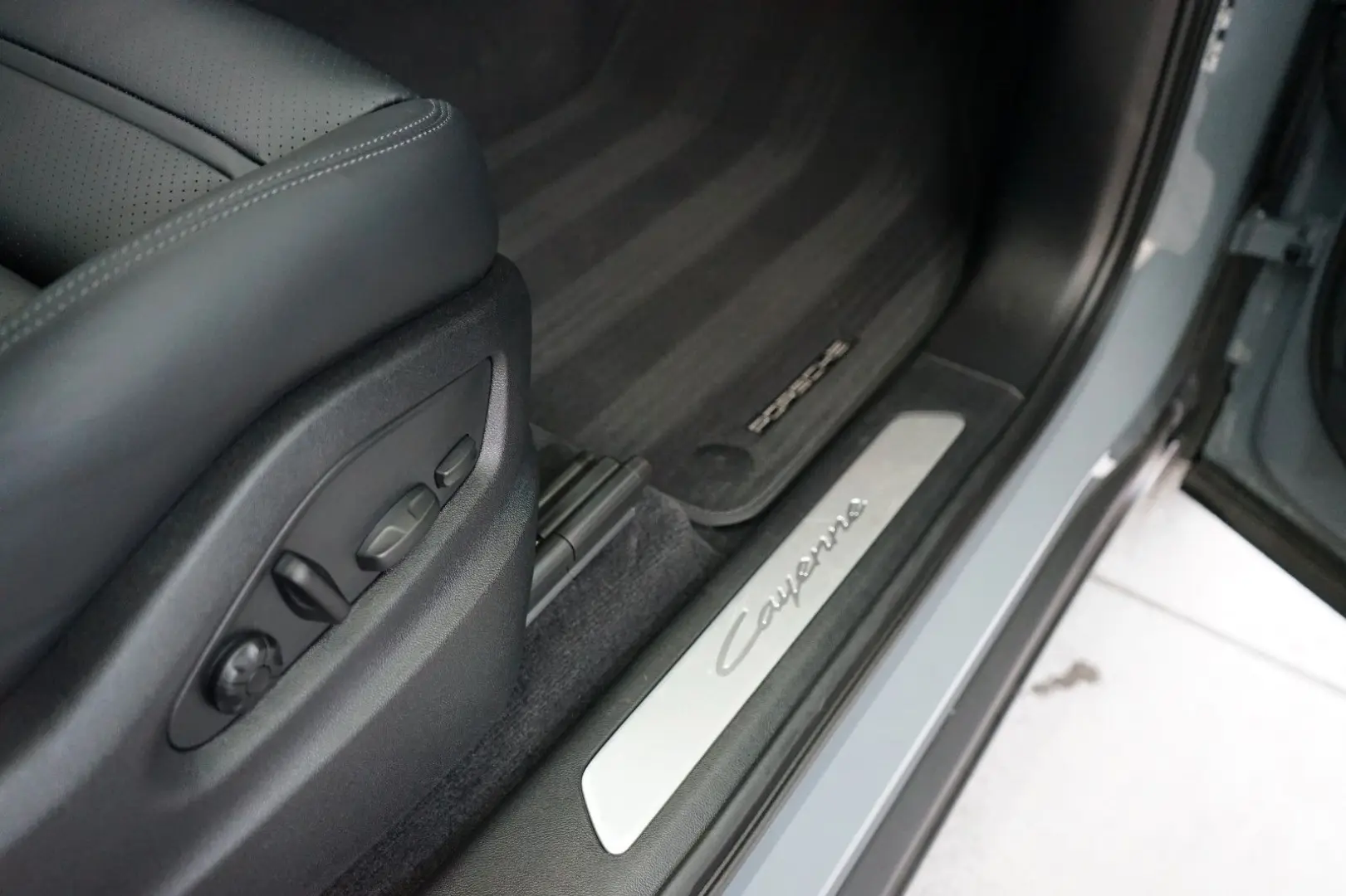 Cayenne E-Hybrid/P-Display/HAL/HD/14W/INNO/360°