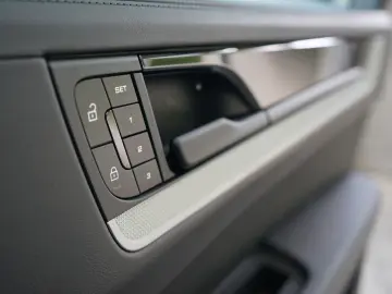 Cayenne E-Hybrid/P-Display/HAL/HD/14W/INNO/360°