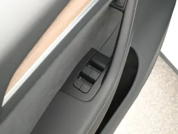 Model Y Long Range AWD 79kWh 2023 , Automatik,