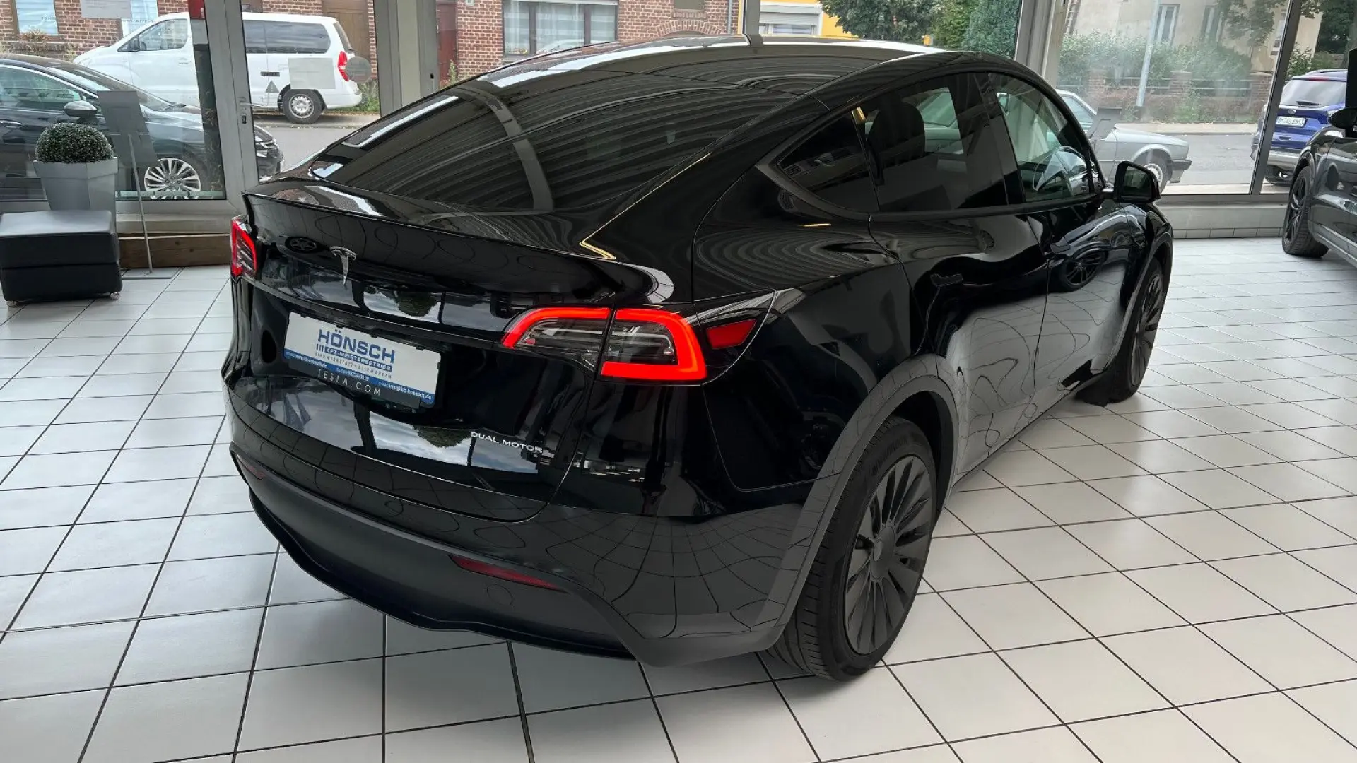 Model Y Long Range Dual AWD