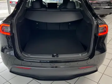 Model Y Long Range Dual AWD