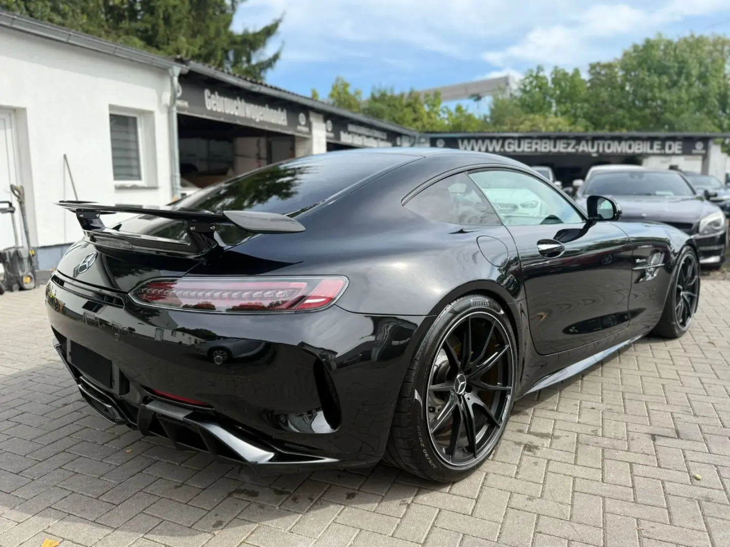 Mercedes Benz AMG GT R Coupe Performance*