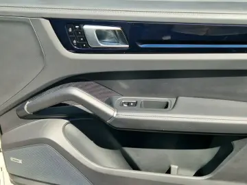 Cayenne E-Hybrid +SPORTABGAS+PANO+HUD+MEMORY+