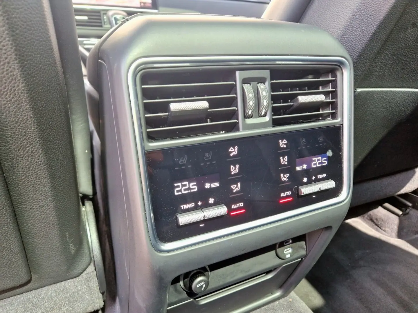 Cayenne E-Hybrid +SPORTABGAS+PANO+HUD+MEMORY+
