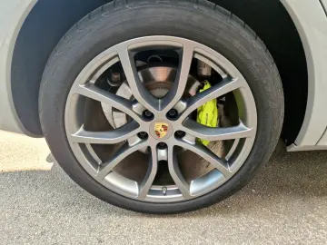 Cayenne E-Hybrid +SPORTABGAS+PANO+HUD+MEMORY+