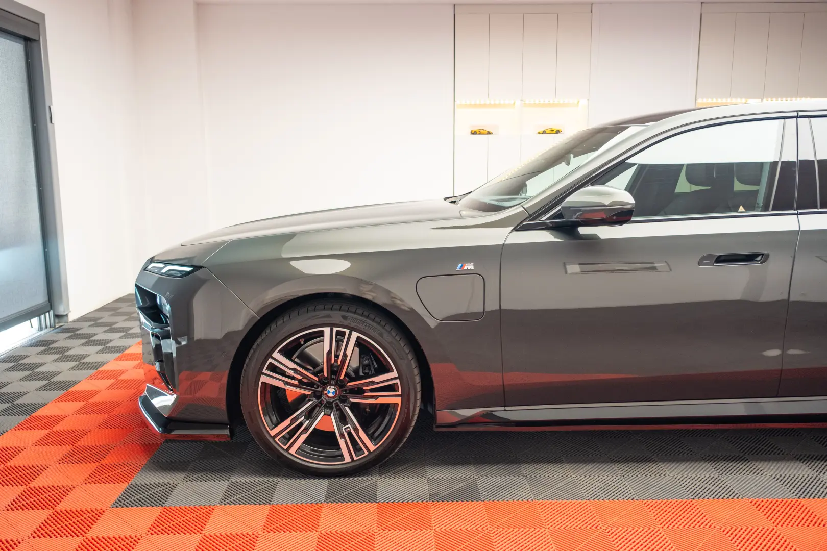 BMW 750e Carbon TV SkyLounge HeadUp R21 360 Bowers&Wilkins