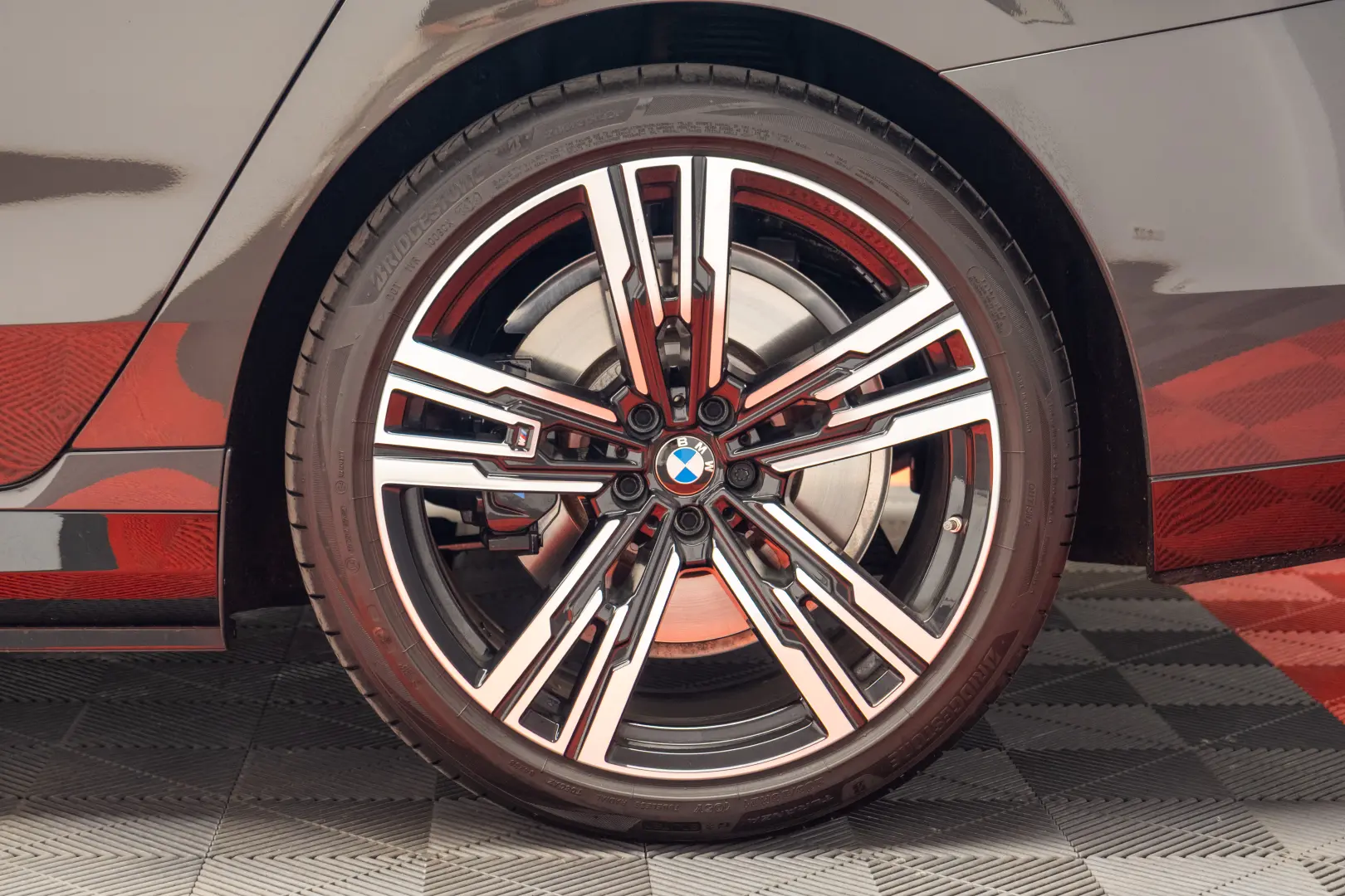 BMW 750e Carbon TV SkyLounge HeadUp R21 360 Bowers&Wilkins