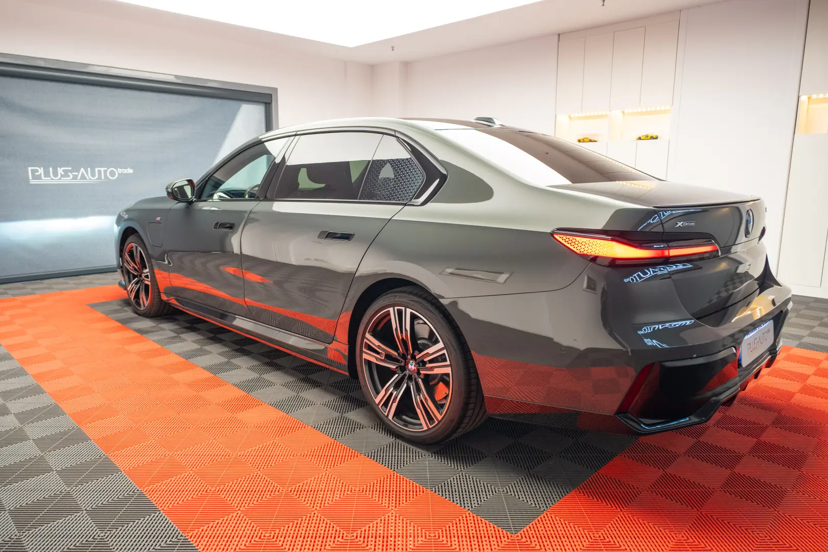 BMW 750e Carbon TV SkyLounge HeadUp R21 360 Bowers&Wilkins