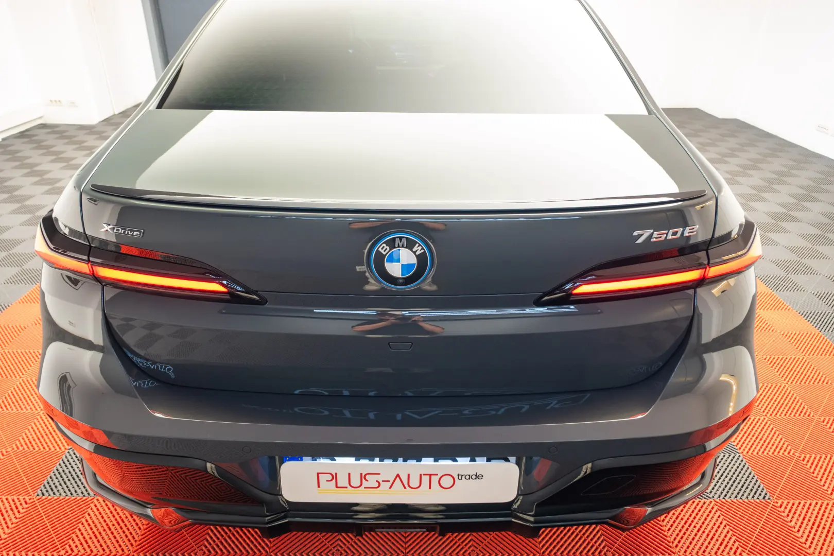 BMW 750e Carbon TV SkyLounge HeadUp R21 360 Bowers&Wilkins