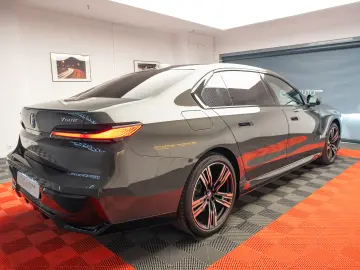 BMW 750e Carbon TV SkyLounge HeadUp R21 360 Bowers&Wilkins